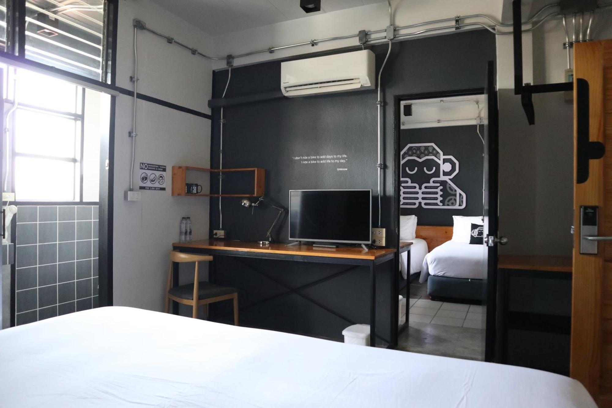 Blu Monkey Hub & Hotel Surat Thani Exterior foto