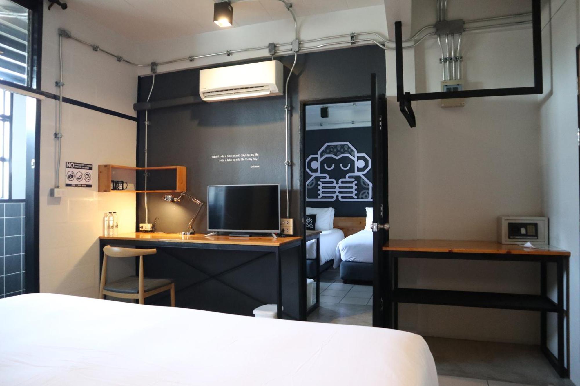 Blu Monkey Hub & Hotel Surat Thani Exterior foto